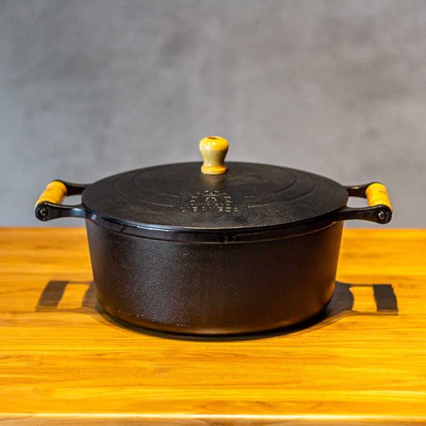 Panelas de Ferro Fundido com Tampa de Ferro e Pegadores em Madeira