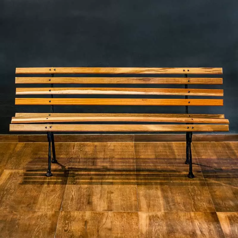 Banco de Praça de Madeira e Ferro