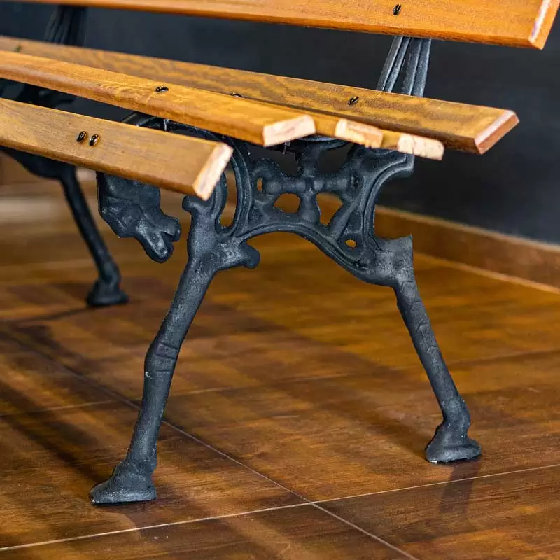 Banco de Praça de Madeira e Ferro