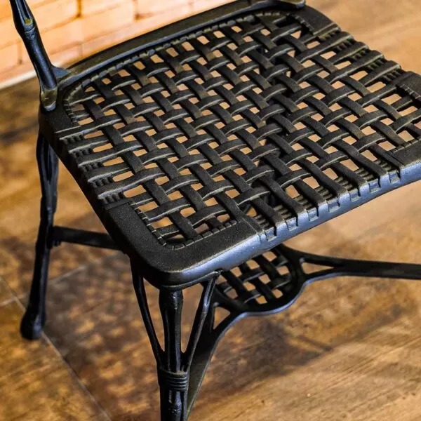 Detalhes Cadeira do Conjunto Toscana Mobiliario em Alumínio Fundido